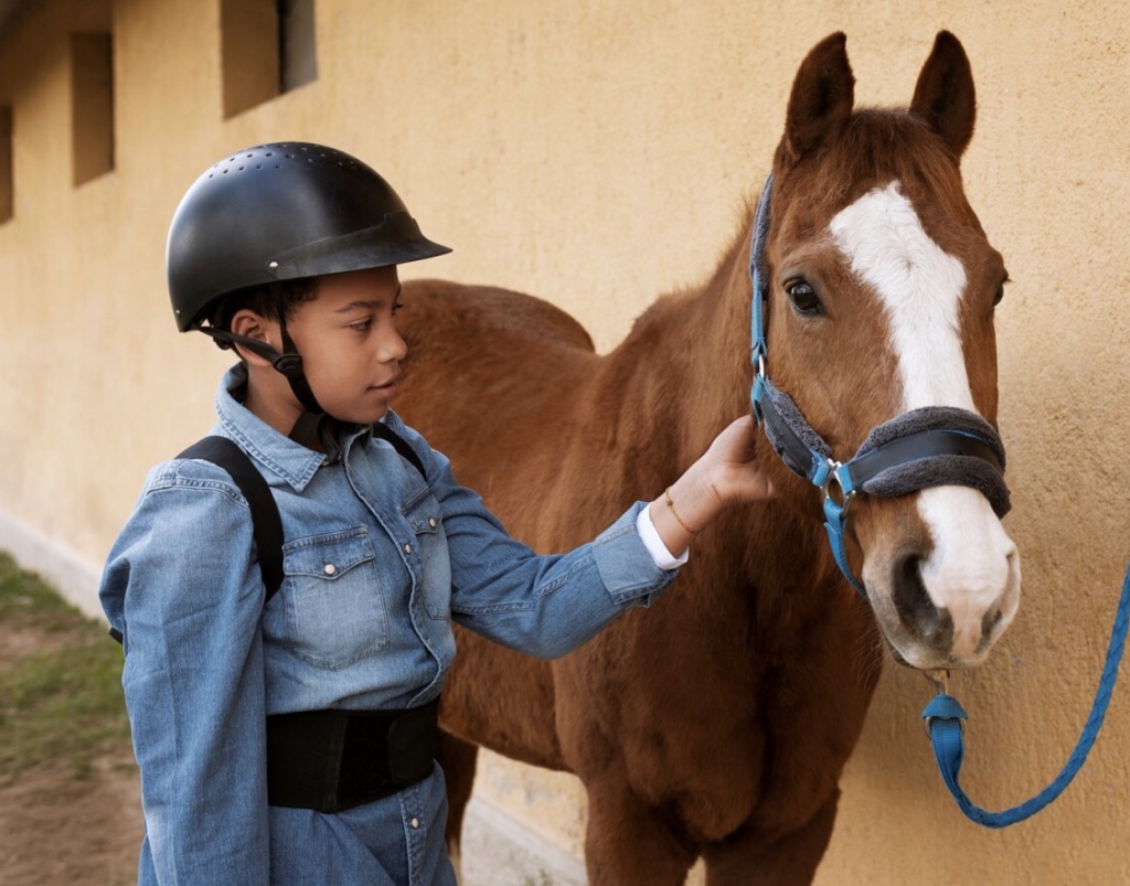 Niño en sesión de equinoterapia